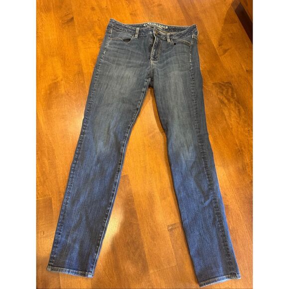 Woman’s American Eagle super stretch high rise jeans size 10 - Picture 1 of 4
